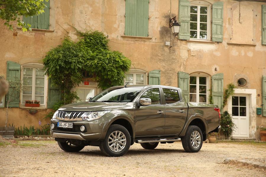  Mitsubishi L200 Double Cab 2015 года  (фото 14 из 29)